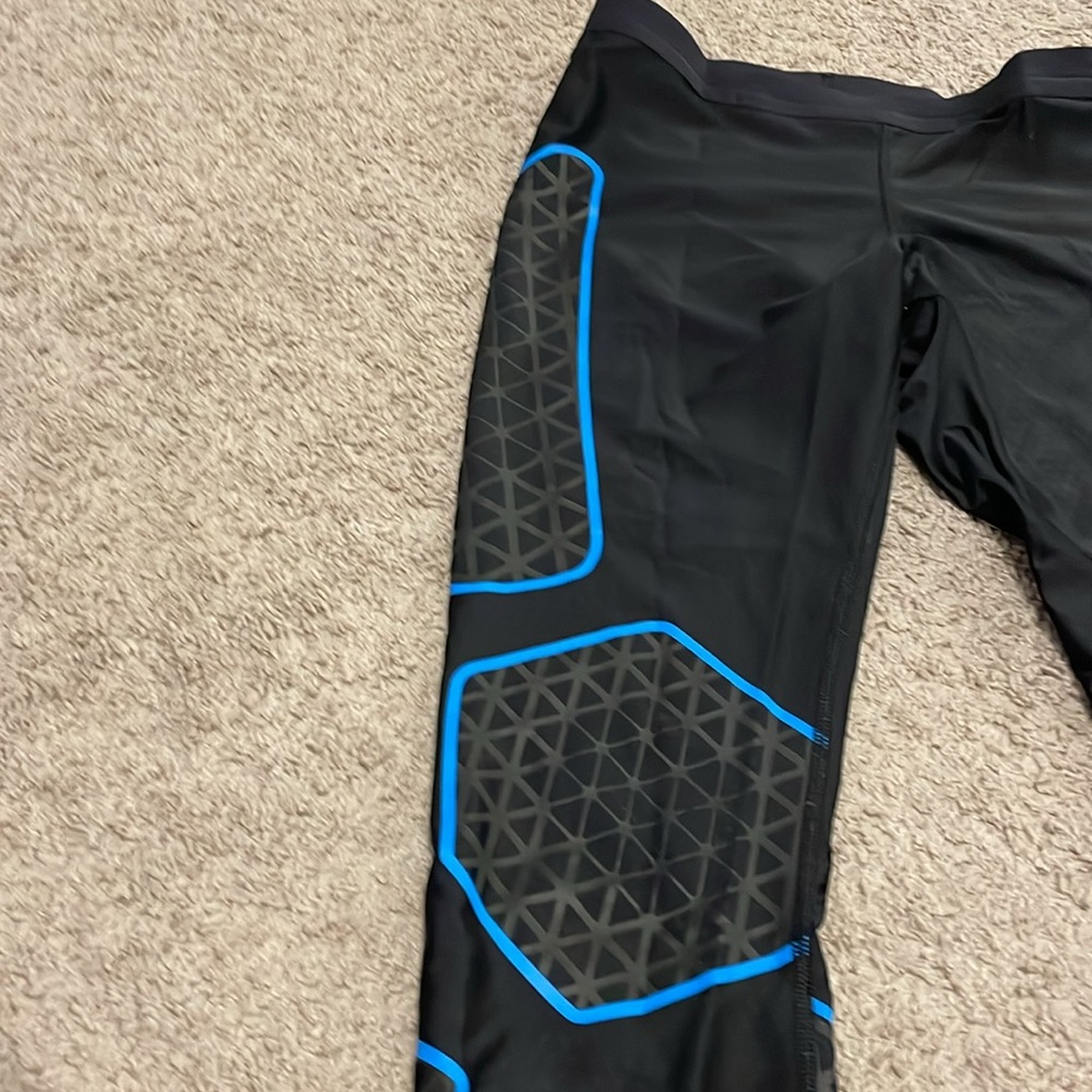 Nike Black and Blue Athletic Leggings - Picture 4 of 7